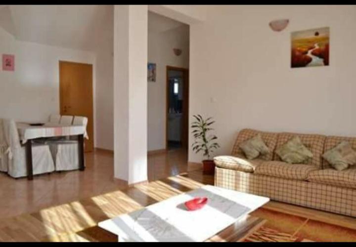 Trilj Apartman Jurika Ngoại thất bức ảnh